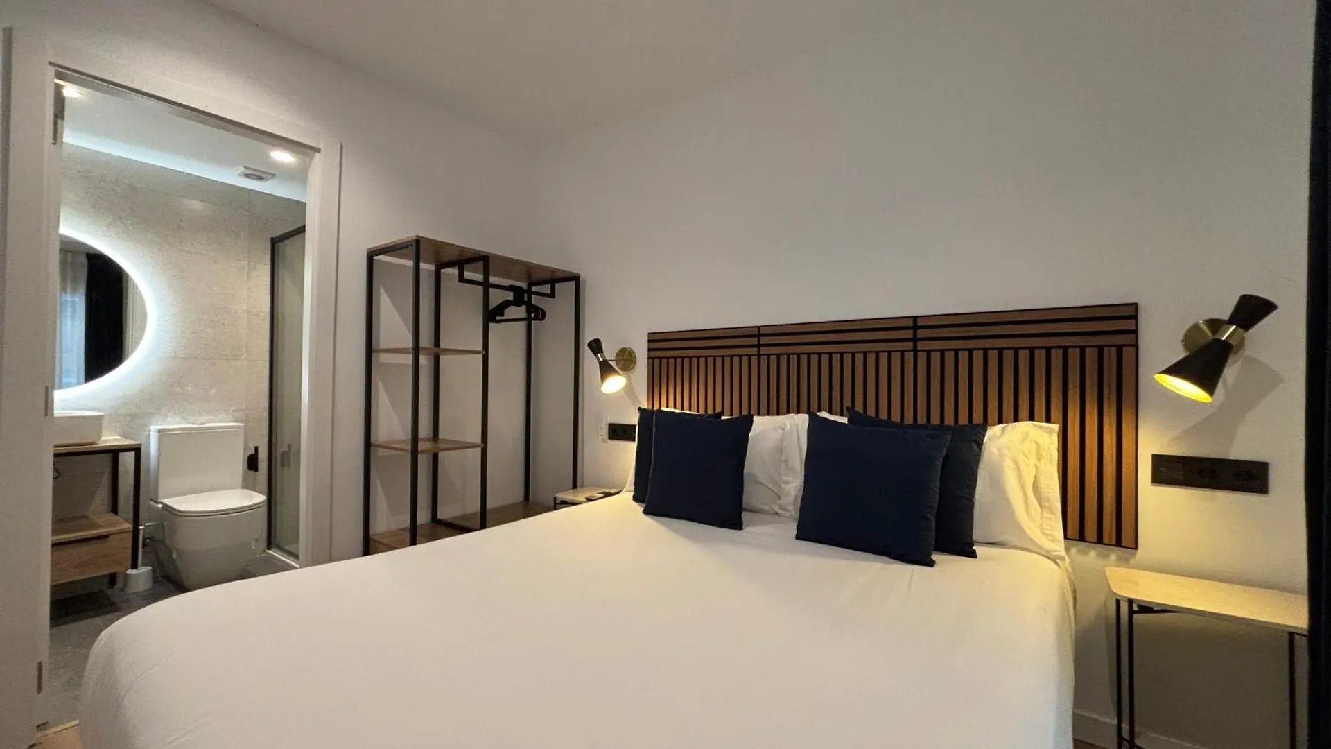 Arenal Suites Bilbao 2*,